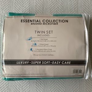 ESSENTIAL COLLECTION (( 3 Flat Sheets )).